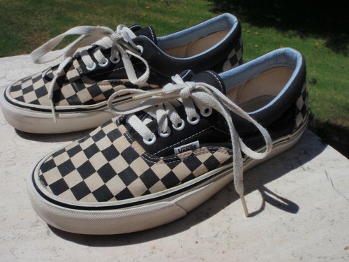 vans with checkered rim