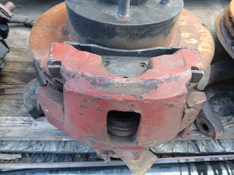 Ford Torino GT 1969 pinzas de freno de disco usadas con par de soportes Foto 3 de 4