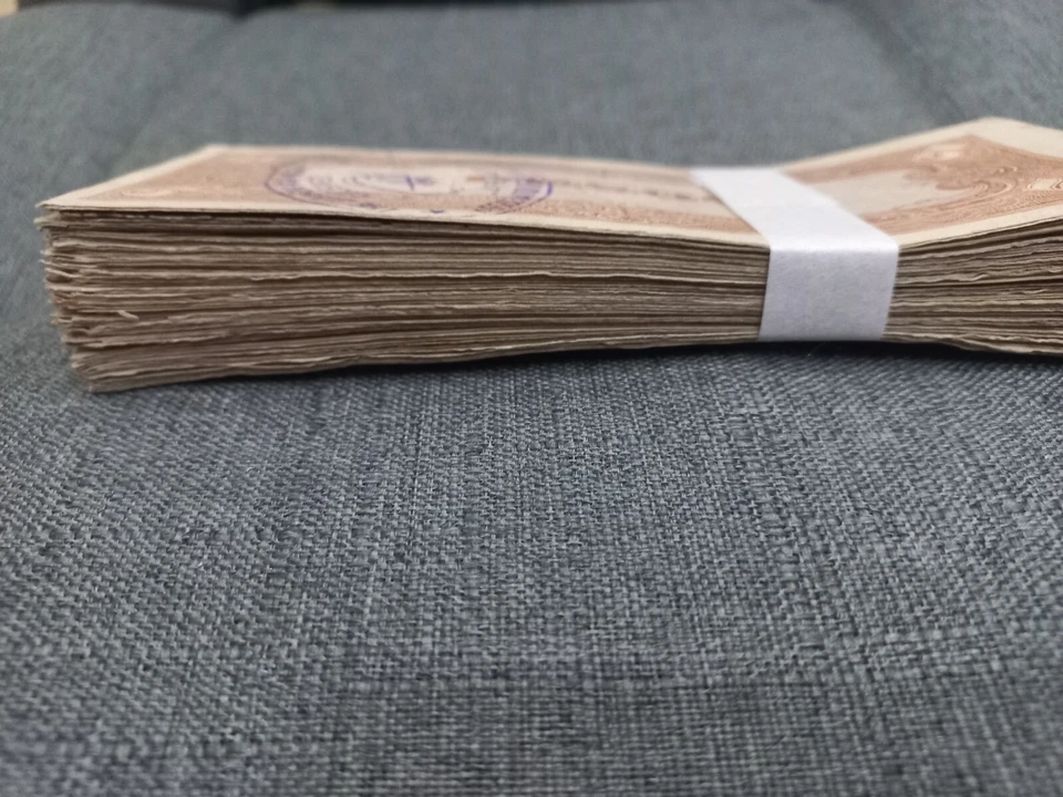 PHILIPPINES 5PESOS 1943YEAR 100PCS BUNDLE JAPAN WARll ERA almost VF nice quality - Image 3 of 3