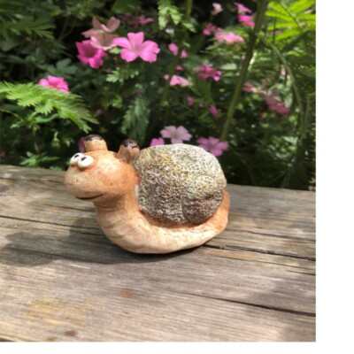 Kleines niedliches Schneckenornament aus Harz - ideales Geschenk für Gärtner