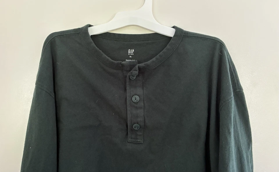Camisa de manga larga Henley verde liso suave para niños Gap Kids verde Essex XL Foto 3 de 4