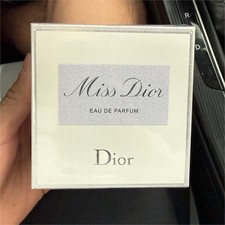 Dior Miss Dior Eau de Parfum Natural Spray 1....