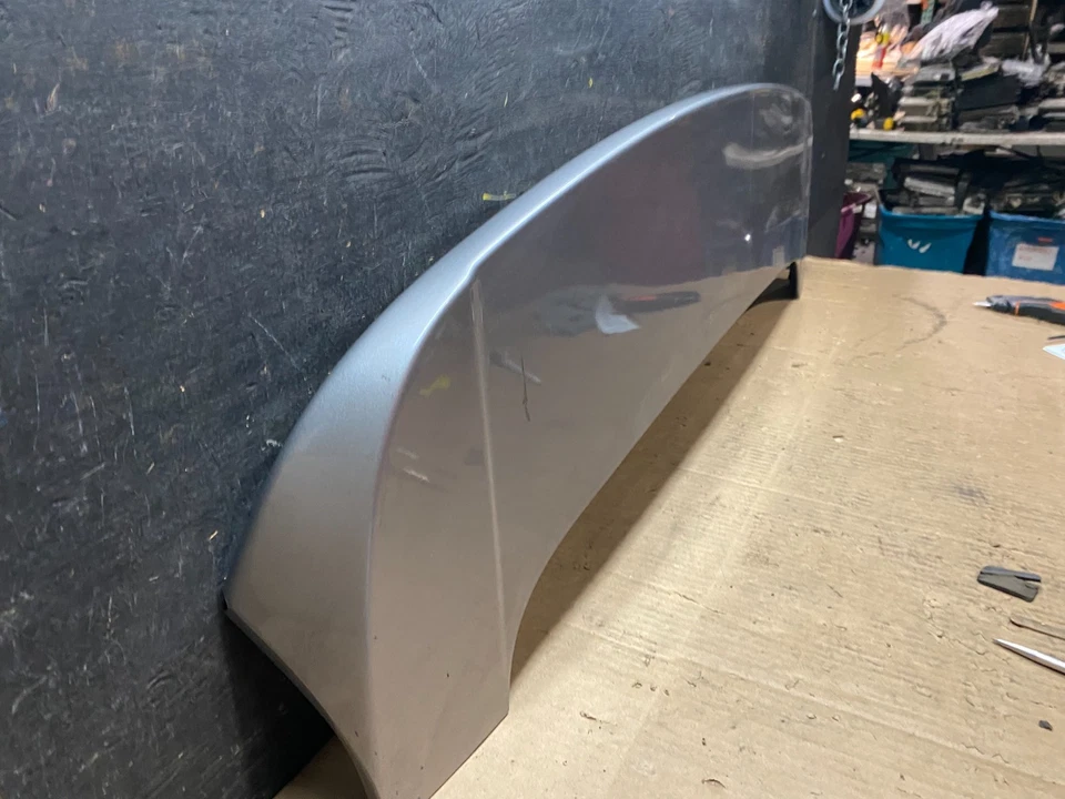 2014 - 2019 Jeep Grand Cherokee Liftgate Back Door Spoiler & Light OEM O6373 DG - Image 3 of 4