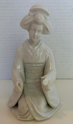 Porcelain Vintage Fitz and Floyd Kneeling Geisha