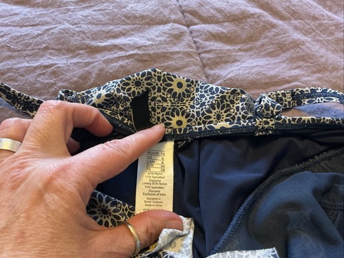 Nip Tuck Swim Women's 1 Piece Swimsuit Multi Fit Cup Navy Size 6 A4 - Picture 5 of 5
