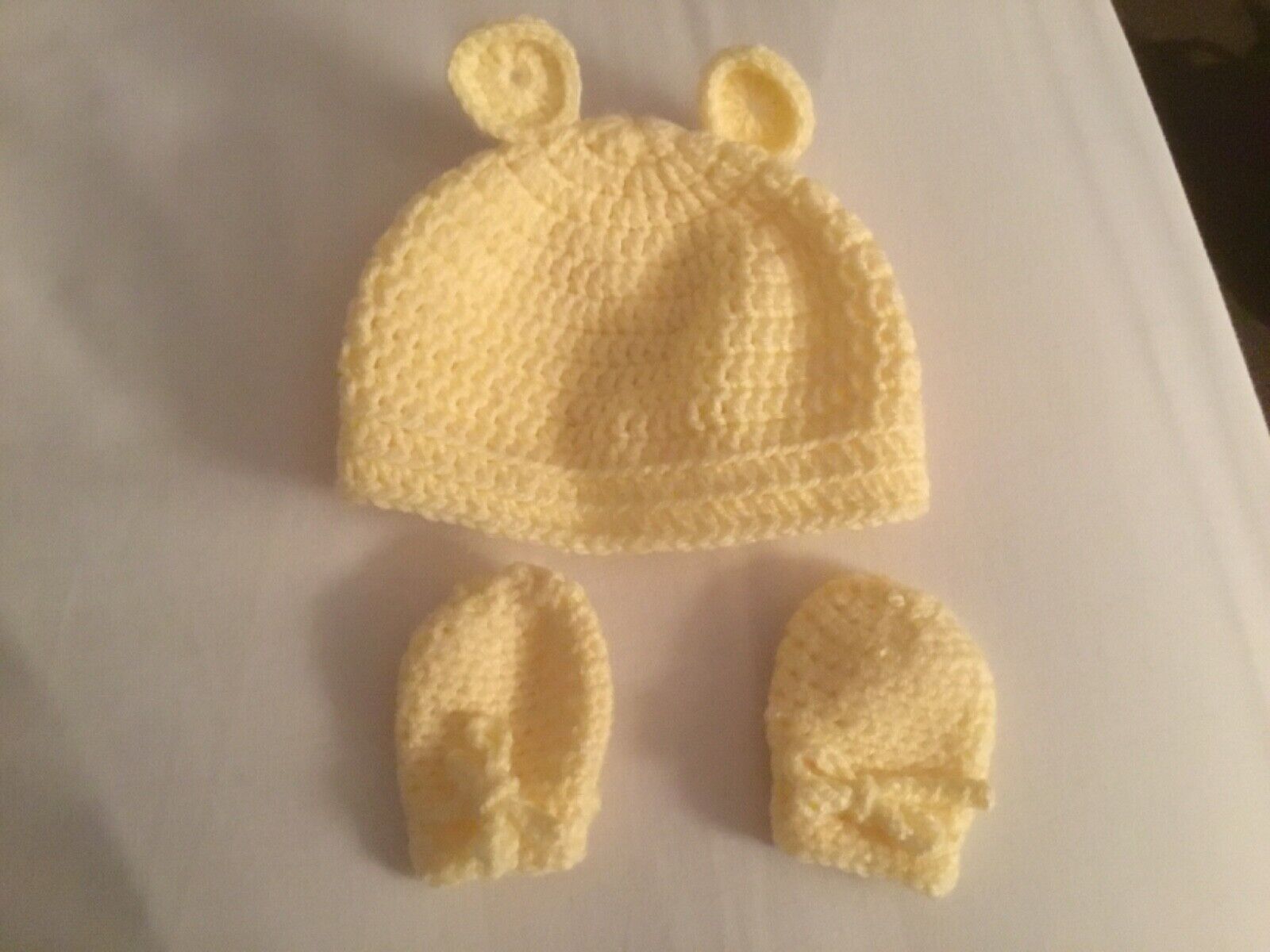 Handmade crochet baby yellow hat and scratch mittens set (New)