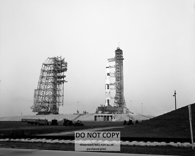 APOLLO 10 SATURN V ON PAD B AT LAUNCH COMPLEX 39 - 8X10 NASA PHOTO (ZZ-481)