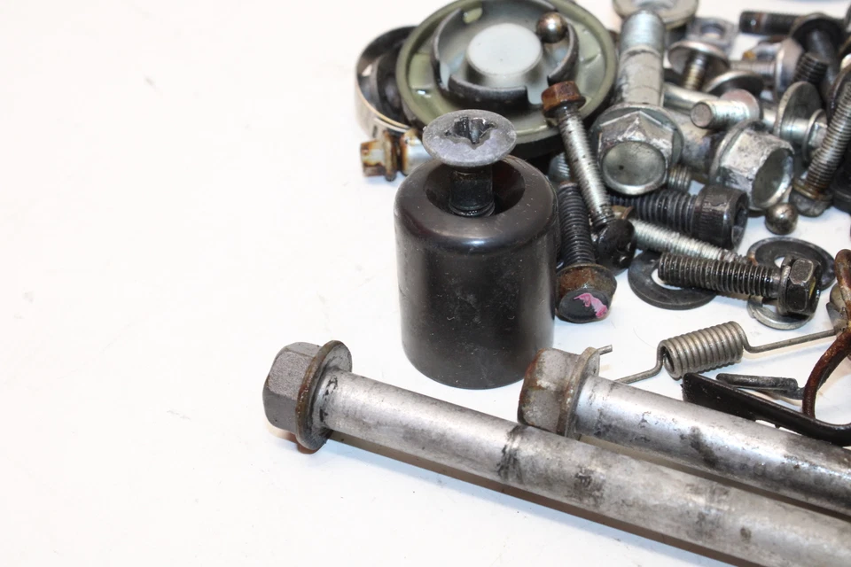 Kawasaki Ninja 250r Ex250j 2011 pernos de montaje del motor herrajes tornillos del motor Foto 3 de 4