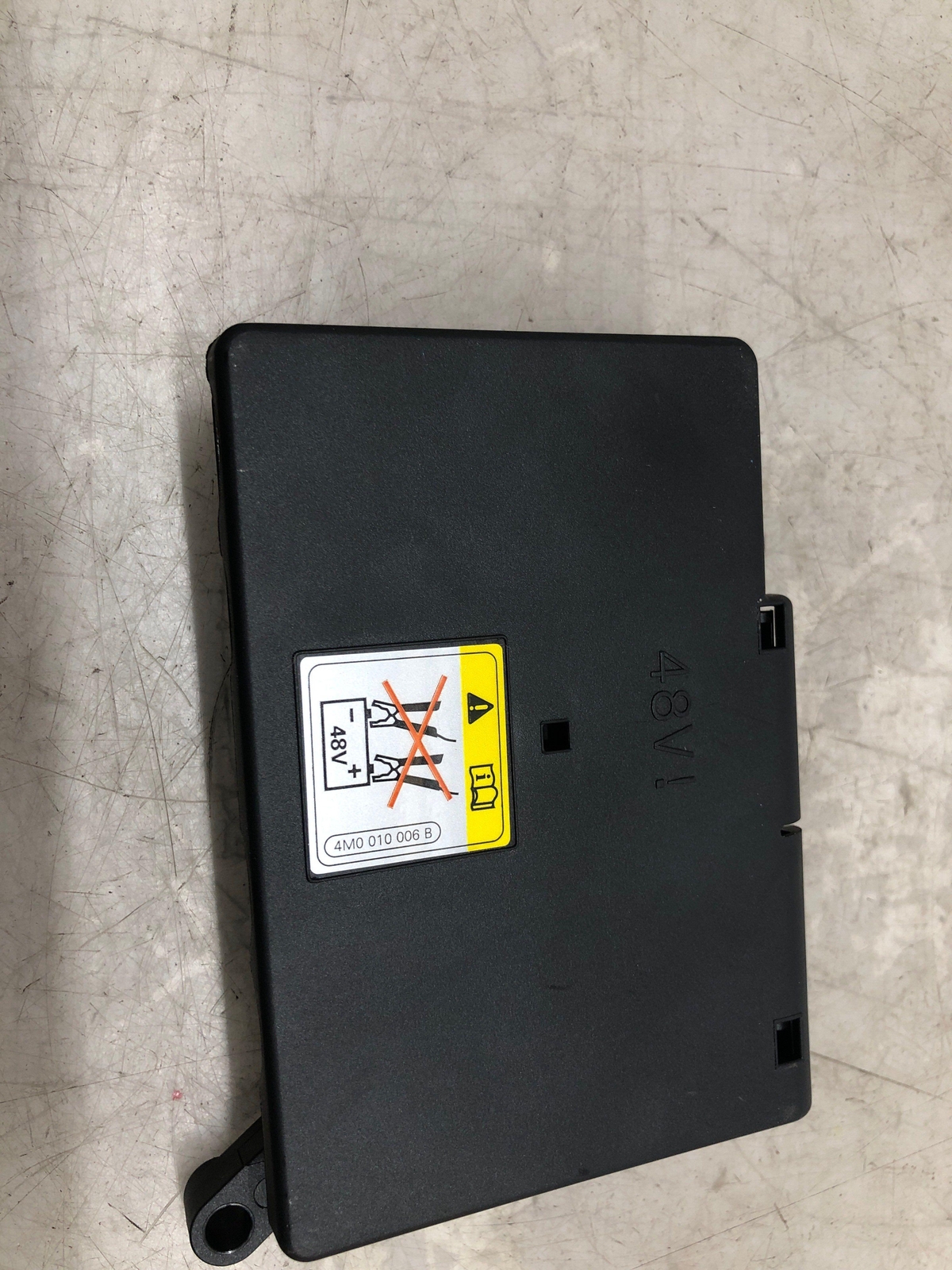 2016-2020 BENTLEY BENTATGA OEM POWER DISTRIBUTION FUSE BOX 4M0941828