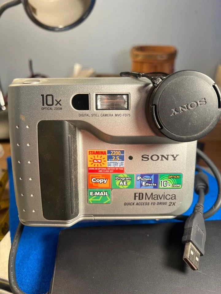 Used Sony Mavica MVC-FD75 0.4MP Digital Camera & CHARGER ! - Silver and Black - Image 3 of 4