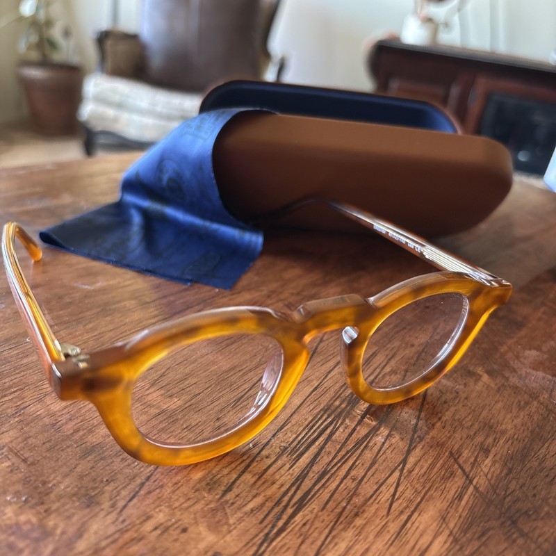 Unbranded Tortoise Round Eyeglass Frames EM23107 47 27 145 C03 +FOSSIL Clam Case
