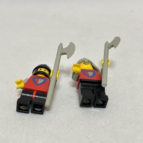 RARE Vintage 2 LEGO Knight Minifigs (from Set 677-6077) With Weapons