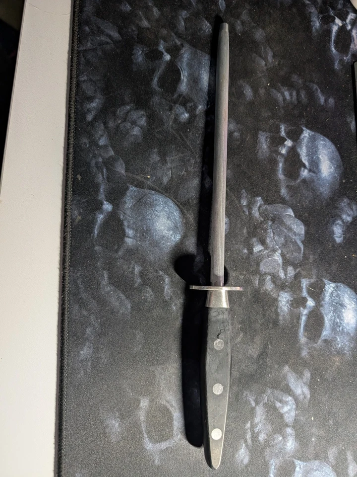 Wetzstahl 32 cm Messerschärfer sehr robust sehr gut verarbeitet mit Nieten