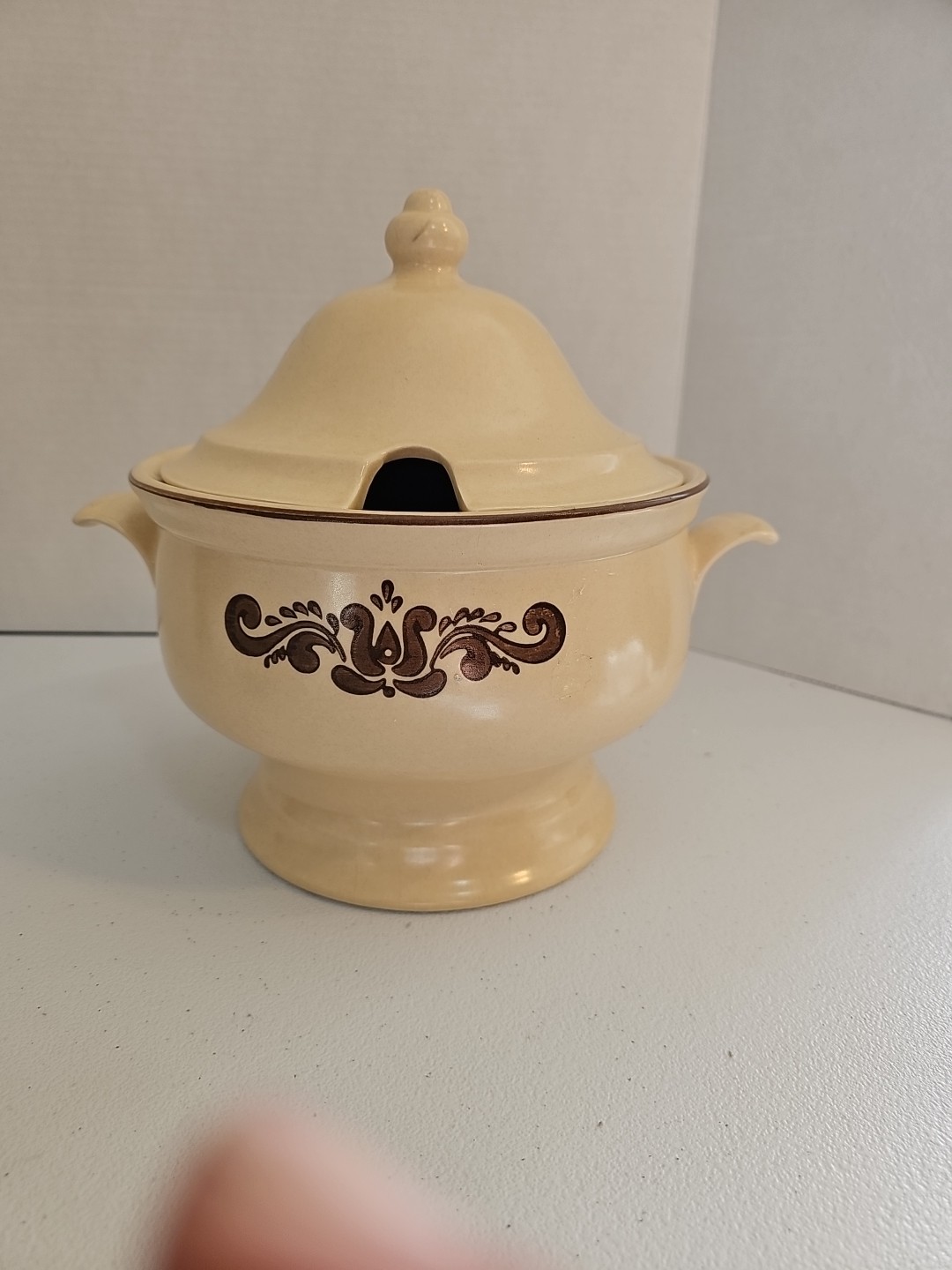 Pfaltzgraff Village Cream Tan Brown 4-Qt Soup Tureen with Lid Made in USA
