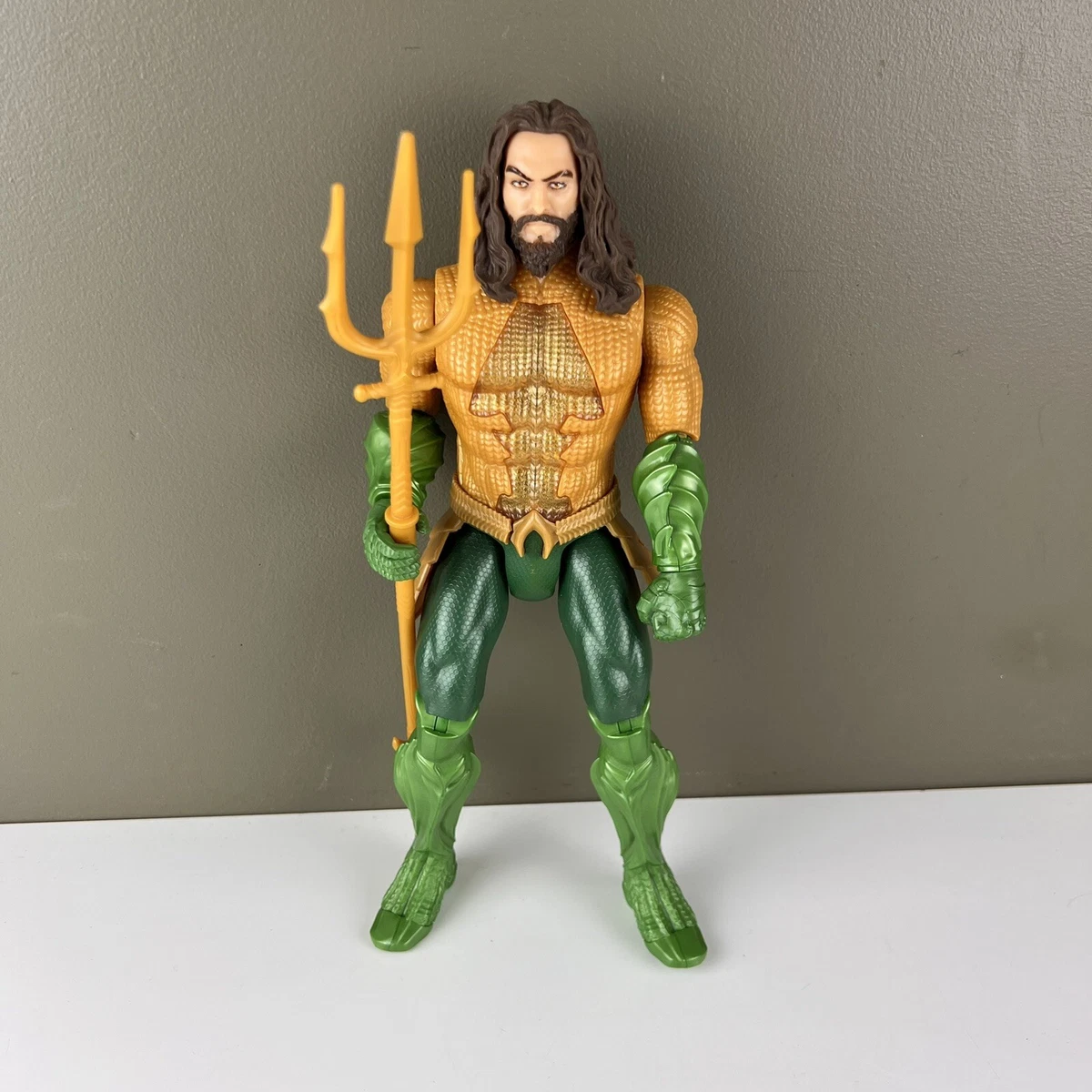 Aquaman Trident Strike Deluxe 12 Light and Sounds Figure DC Comics Mattel