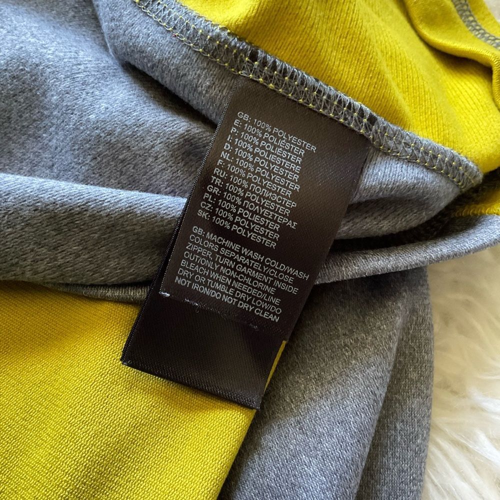 North Face Essential ¼ Zip Pullover - image 4