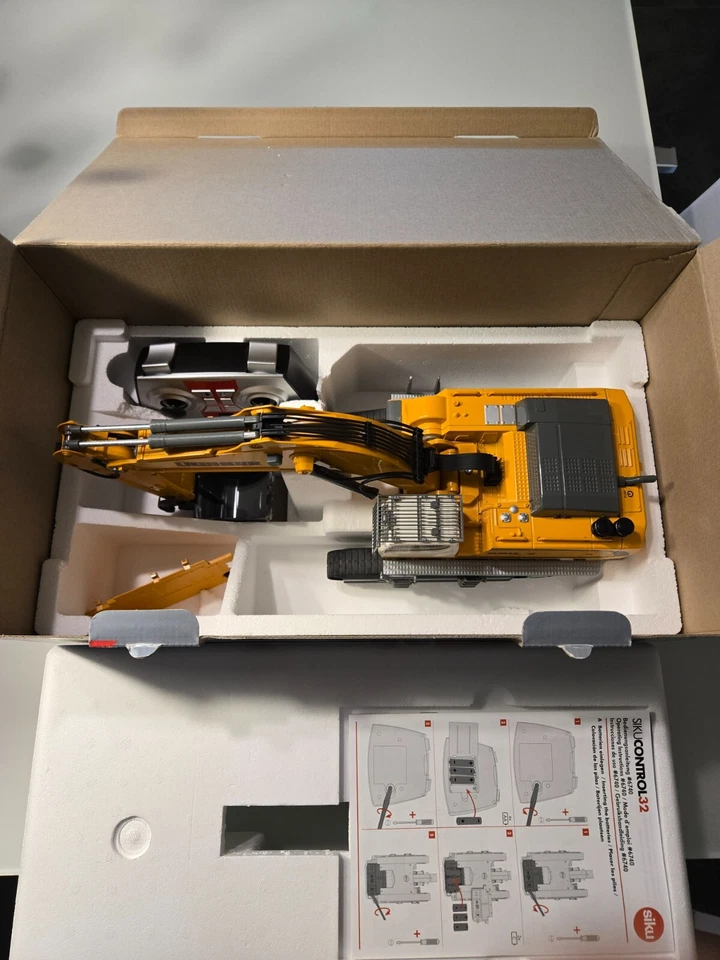 siku control 32 Libeherr nuovo in confezione integra - Immagine 2 di 3