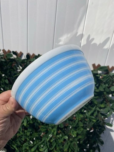 One Vintage Pyrex 402 Blue & White Rainbow Stripe 1 1/2 qt Mixing Bowl