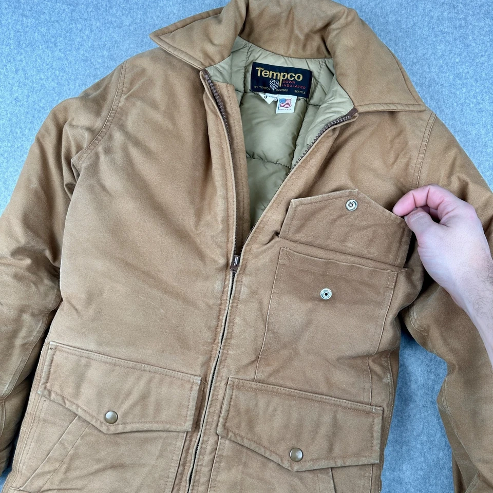 Chaqueta de Plumón Tempco De Colección Para Hombres Pequeña Bronceada Pato Lona Tareas Abrigo Hecho en EE. UU. Años 70 Foto 3 de 4