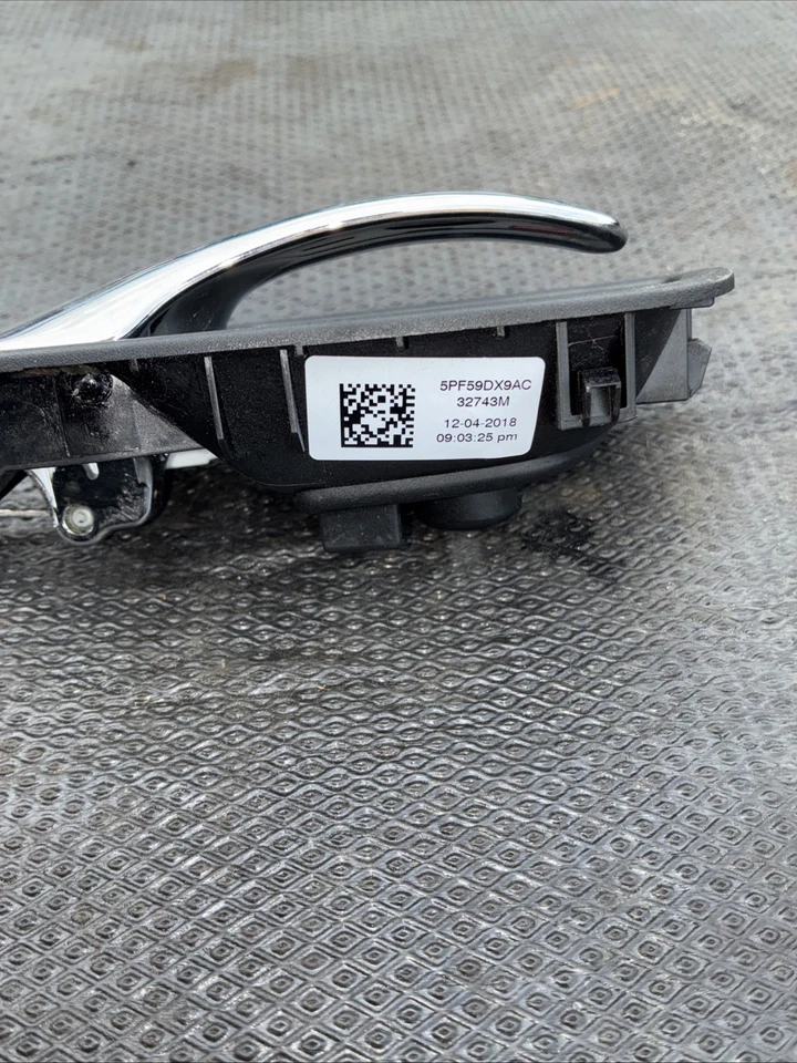 Chrysler 300 2016-2019 manija del panel de la puerta interior delantera derecha 5PF62DX9 OEM Foto 4 de 4