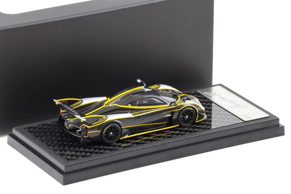 1:64 Modelli LCD Pagani Huayra R Nero Carbonio/ Argento LCD64028-BS - Immagine 2 di 3