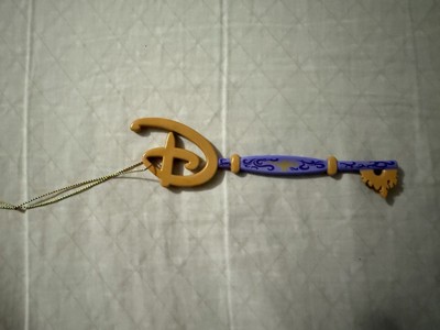 Disney Store Aladdin Opening Ceremony Key Limited Edition Ornament Decor 
