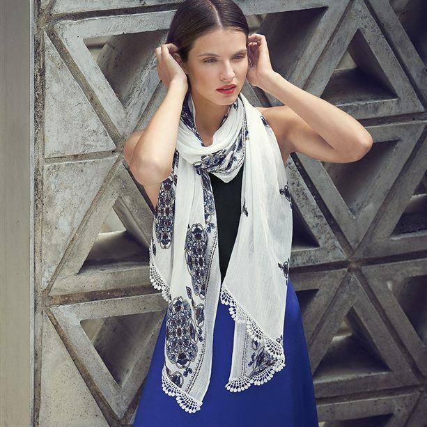 Avon Casa Di Rosa Benci Scarf New Sealed Italian-Inspired