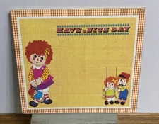 VINTAGE RAGGEDY ANN & ANDY BULLETIN BOARD WALL PLAQUE  -Cork Board - 14" x 16"