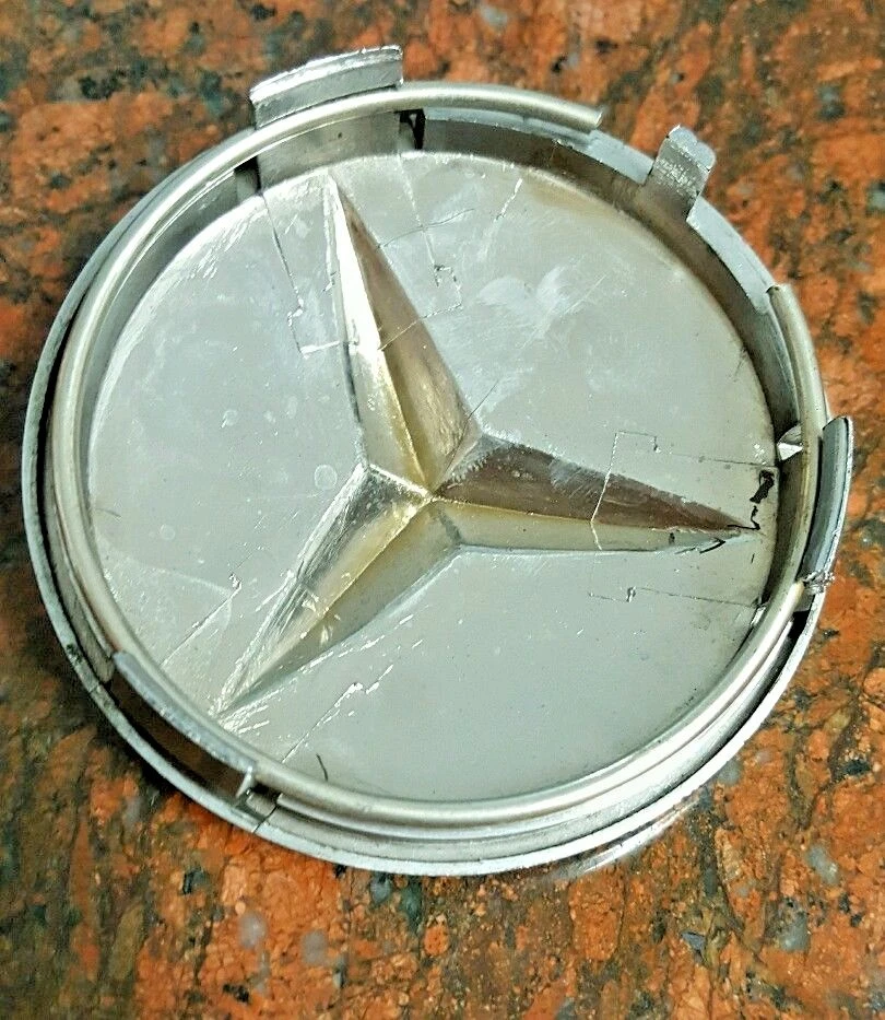 TAPAS DE RUEDA CENTRALES MERCEDES BENZ (ESTILO MÁS GRANDE) DE ANTES DE 1988 COCHES Foto 3 de 3