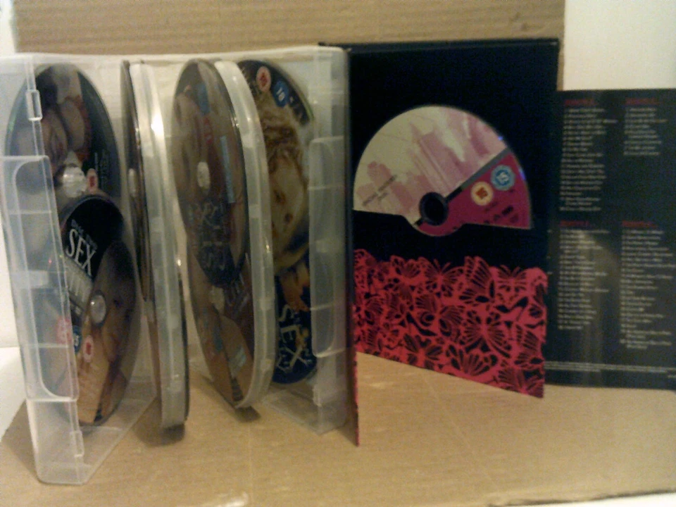 Sex And The City: The Essential Collection DVD Box Set Region 2 PAL - Image 3 of 3