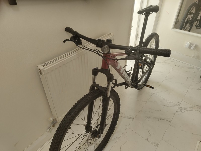 Trek Marlin 6 Mountain Bike 29" Large Frame Red Good Condition.