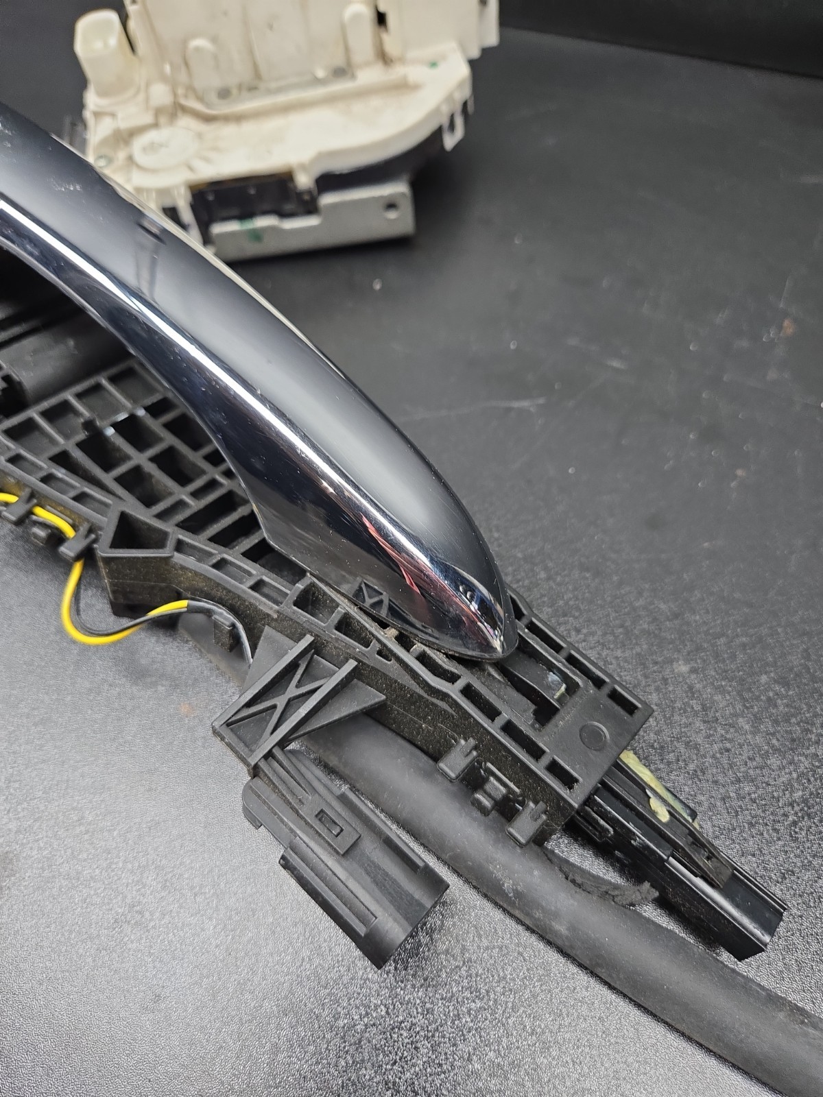 Maserati Ghibli 2014-2020 FRONT+RIGHT Door lock actuator