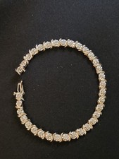 Beatiful 9ct Gold Tennis Bracelet 6.75g With 34 Diamonds Totalling 1ct.