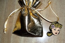 2020 FORGOTTEN PARADISE Barbie Convention Blonde Barbie Pin Gold Pouch