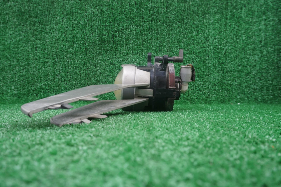 2001 BMW 330ci farol de neblina lateral direito do passageiro com asas fabricante de equipamento original - Imagem 2 de 4