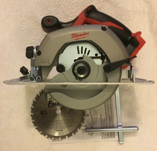 New Milwaukee 2630-20 18V 18 Volt M18 6-1/2” Cordless Circular Saw & Blade - Picture 3 of 5