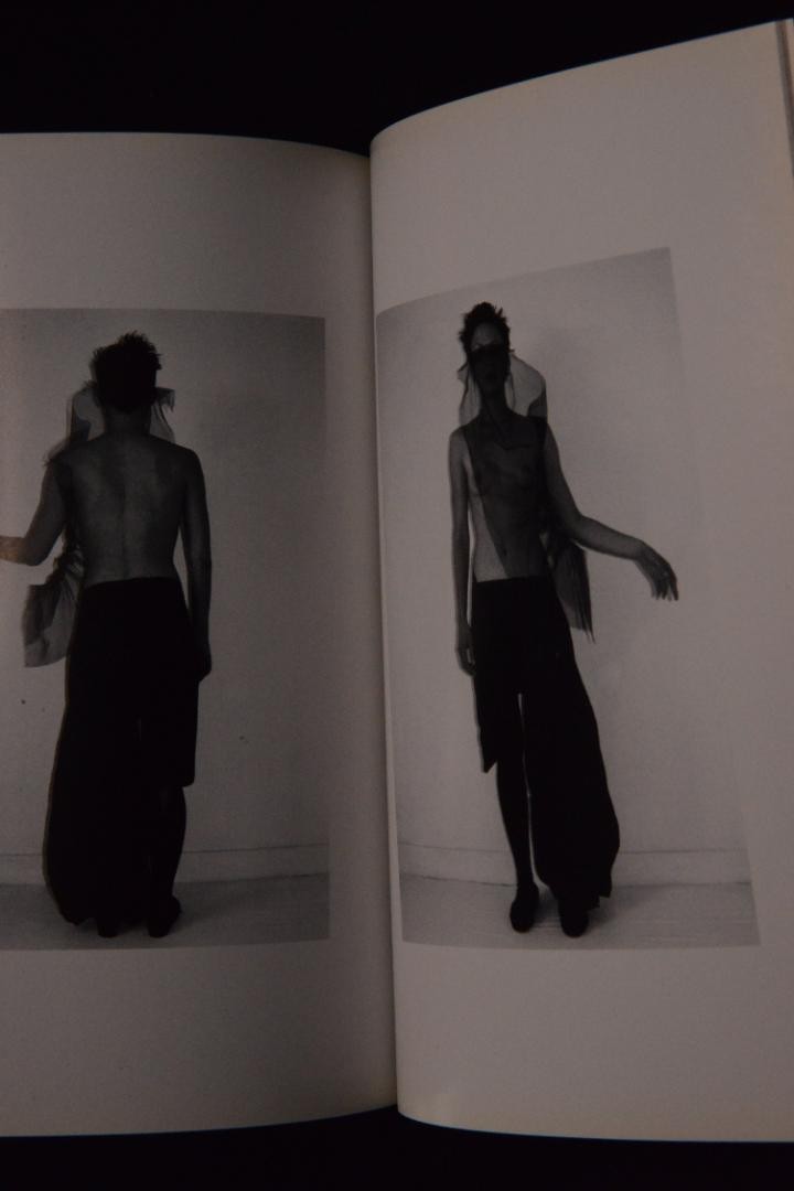 【Mark Borthwick: Are Plants People?】新品 Purple Books n°1 - Mark Borthwick: Are Plants People? - L