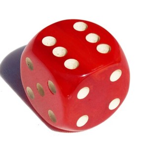 Dé à jouer coeur avec des petits coeurs colorés pour jeux de société