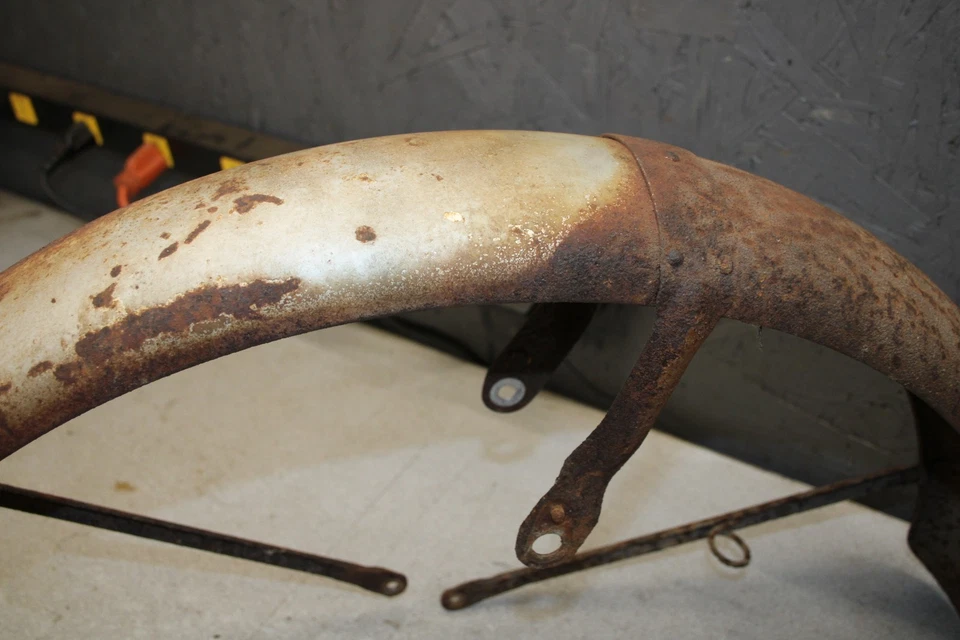 1961 Honda CB77 FRONT WHEEL FENDER 0435.AAS - Image 3 of 4