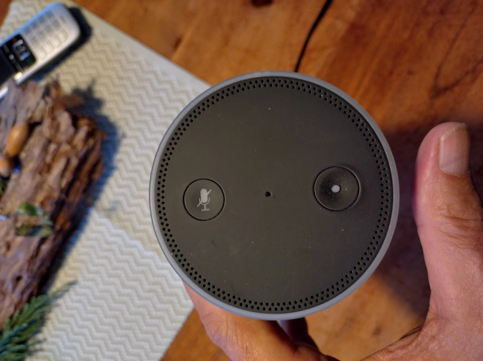 Amazon Alexa Echo 1. Generation Lautsprecher schwarz - Bild 4 von 4