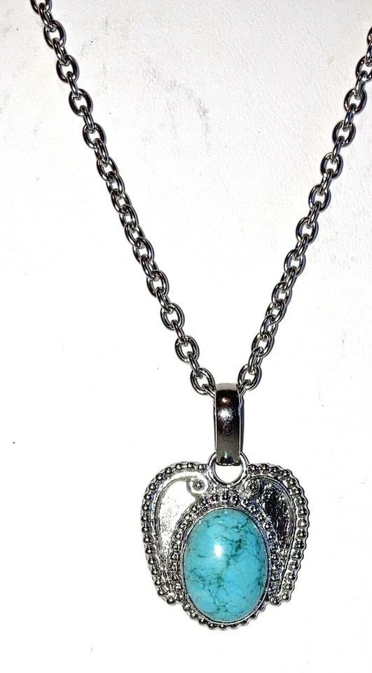 Pendant Blue Howlite ANGEL WINGS natural  9 carats 20 inch chain - Image 2 of 4