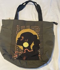 Bolso de Mano “We Are The Future” Negro Mes de la Historia de Target Diseñado por Blu