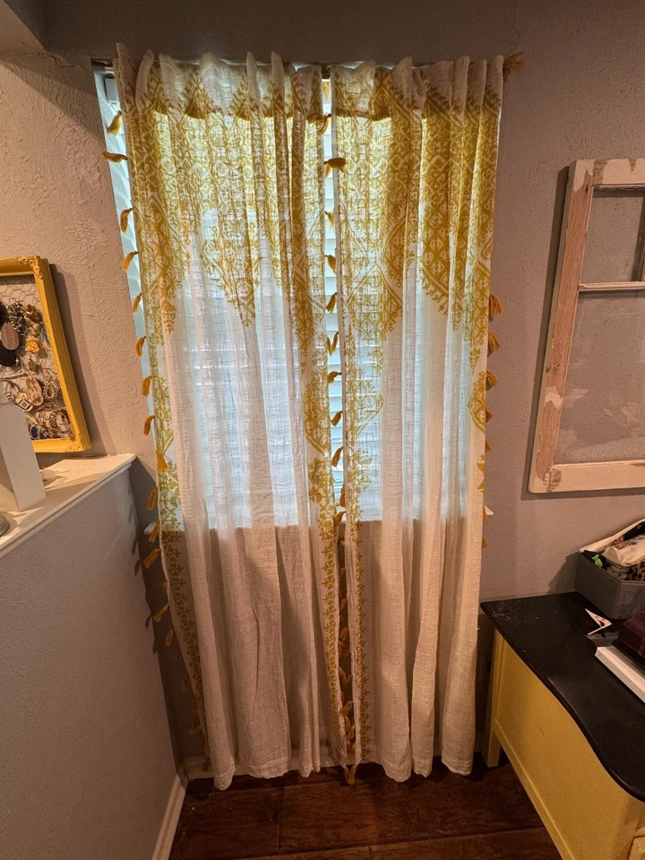 Anthropologie Adalet Cortinas 2 Paneles Amarillo Blanco Borlas 50" X 84" Marroquí Foto 3 de 4