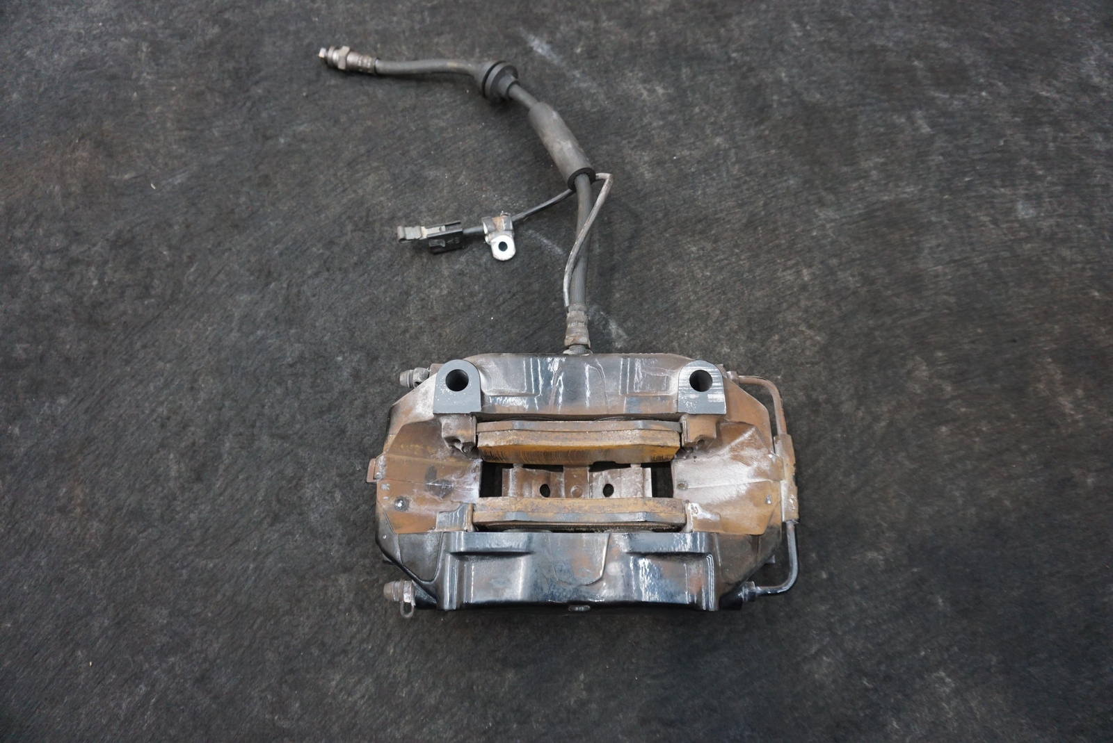 Rear Left Brembo Brake Caliper OEM 82102800 Maserati GranTurismo S M145 2007-19