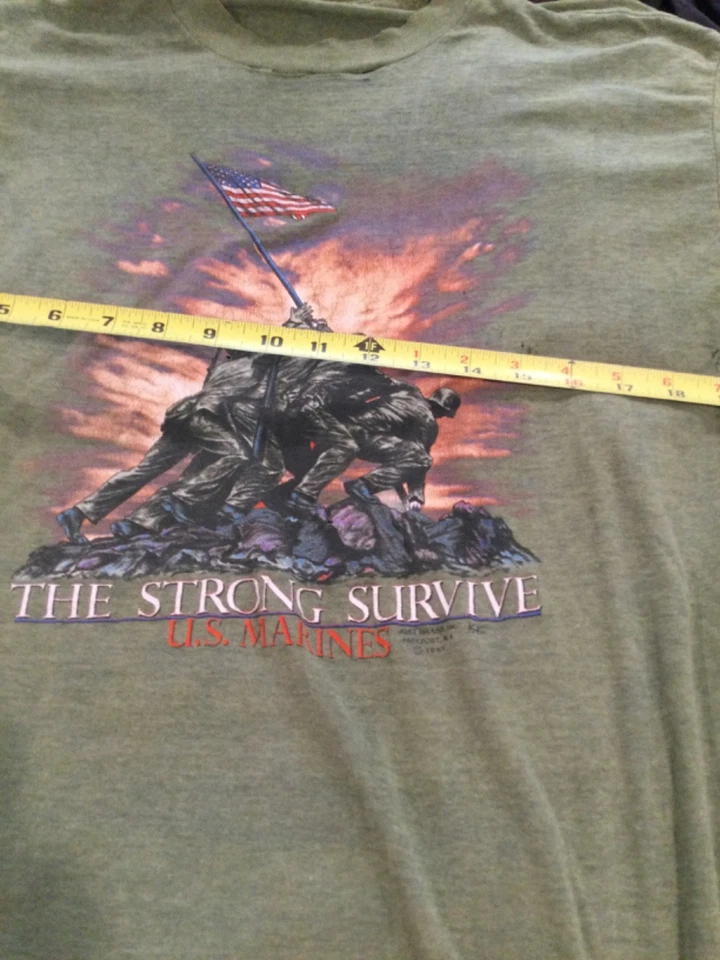 Camiseta vintage anos 80 emblema 3D Harley Davidson The Strong Surviv WW II oliva - Imagem 3 de 4