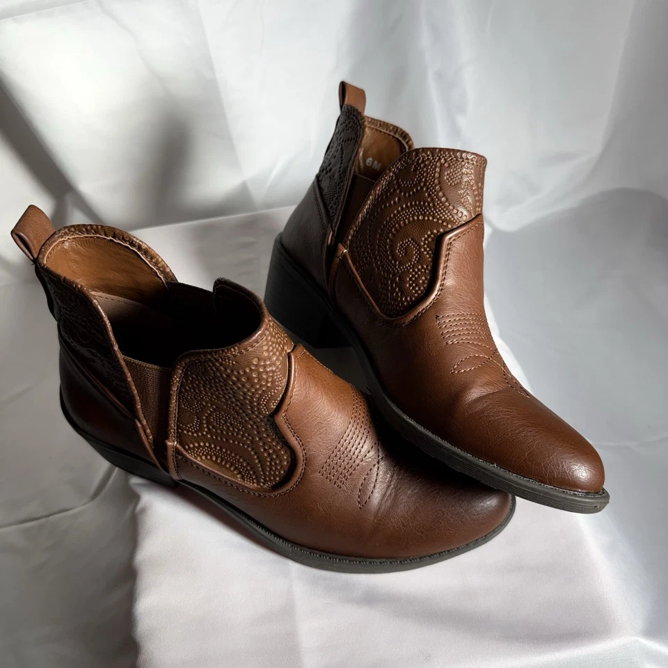 Botas para mujer Easy Street marrón imitación cuero estilo occidental.  Usado, talla 6M Foto 2 de 4