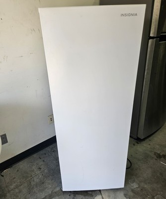 INSIGNIA 21 CU FT UPRIGHT FREEZER MODEL NS-UZ27WH0