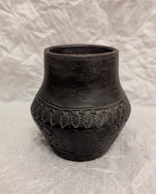 VTG SIGNED Bigmeat Cherokee NC Blackware Pottery Arrowhead Design 4'' Vase