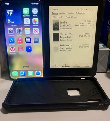 Apple iPhone XS Max - 64 GB - Gold (Unlocked) With Kobo Clara HD eReader