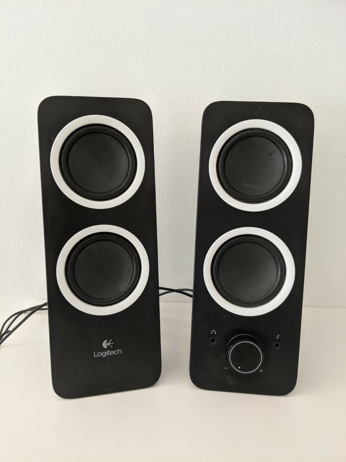 z200 stereo speakers